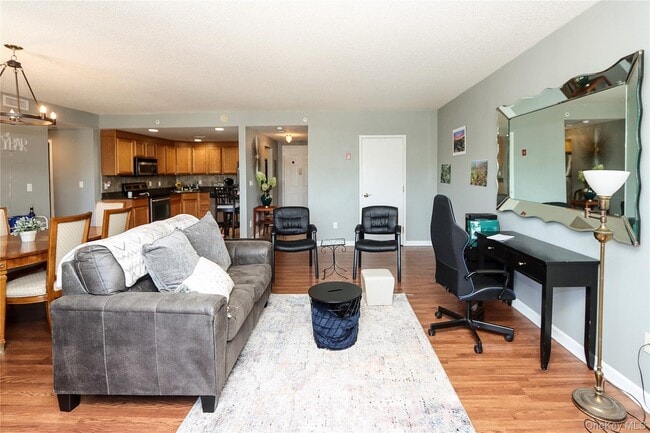 Photo - 242 Maple Ave Unidad 407
