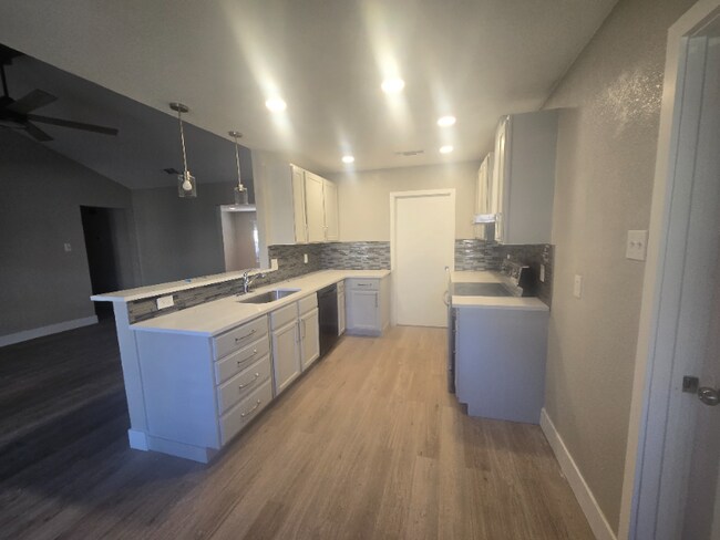 Photo - 4911 Belle Ellen