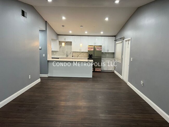 Photo - 5039 Vineland Rd