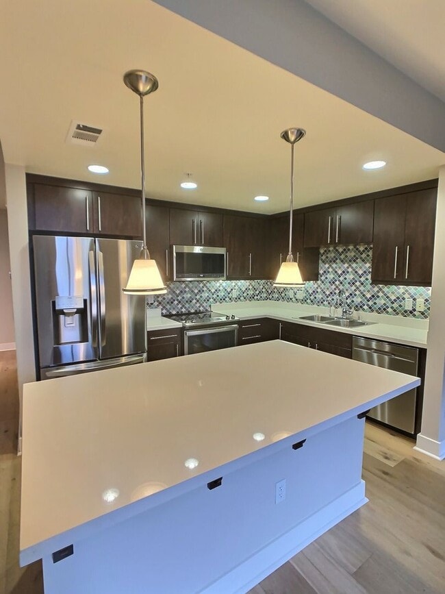 Photo - Beautifully Upgraded 2 Bedroom Condo with a Den in Downtown San Jose Unit 313