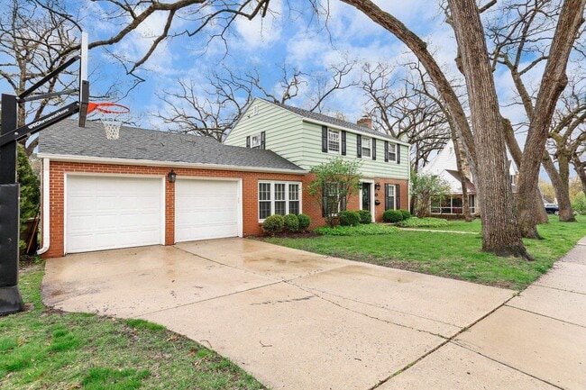 Photo - 811 Hiawatha Dr