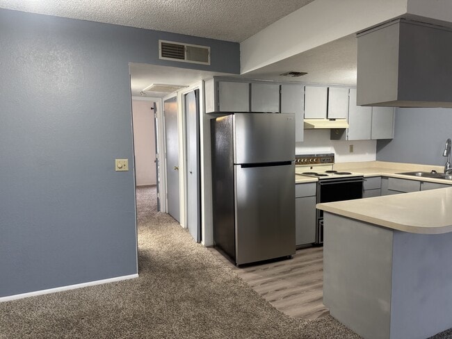 Photo - 455 N Tegner St