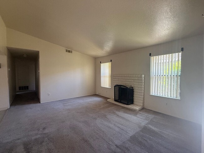 Photo - 3 Bed, 2 Bath Home with 2-Car Garage in Quail Lake Area