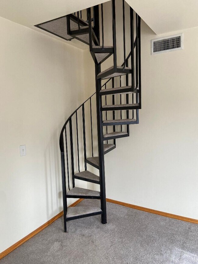 Photo - 639 S Pickard Ave