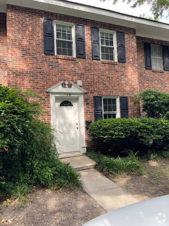 Front of townhome - 109 Heritage Cir Rental