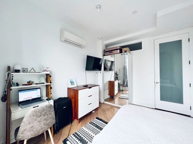 Furnished room/NOT APARTMENT