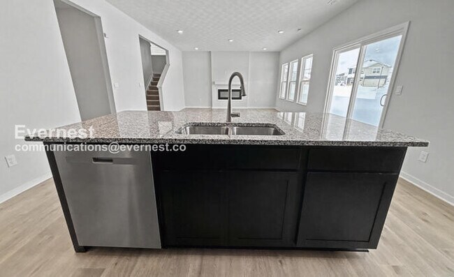 Photo - 982 Allegro Dr