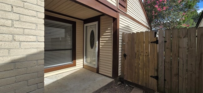 Building Photo - 6311 Dawnridge Dr