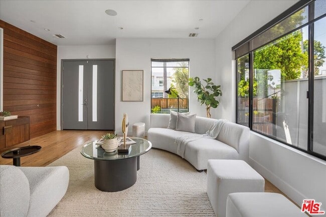 Photo - 616 N Fuller Ave