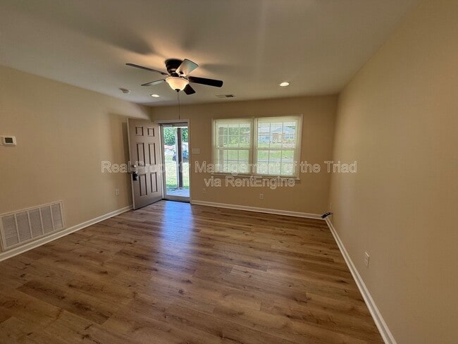 Photo - 5208 Larkspur Dr