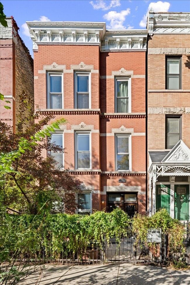 Building Photo - 1102 N Wolcott Ave Unit 2