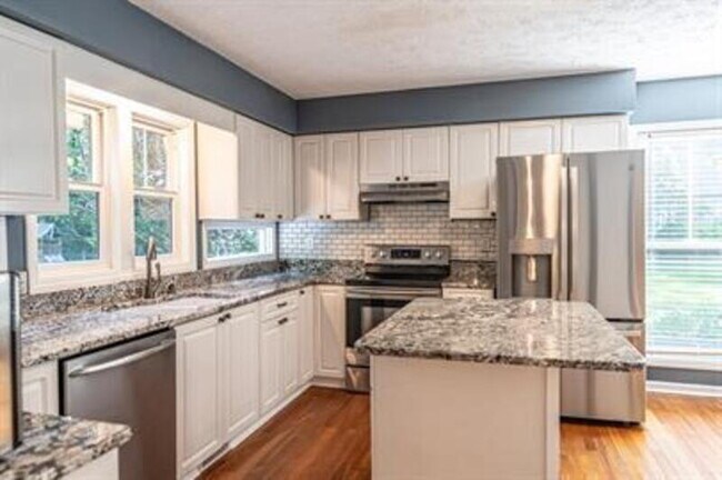 145 Sandhurst Pl