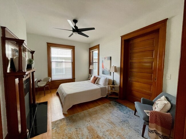 main bedroom and closet - 735 Livingston Ave NE Unit 735