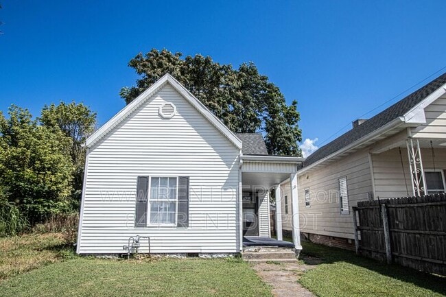 Building Photo - 654 E Maryland St Rental