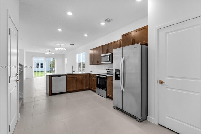 Photo - 615 NE 1st Ave