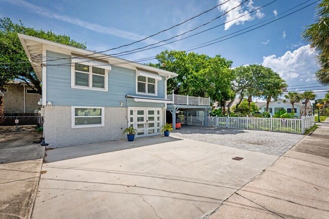 Building Photo - 155 S Wild Olive Ave