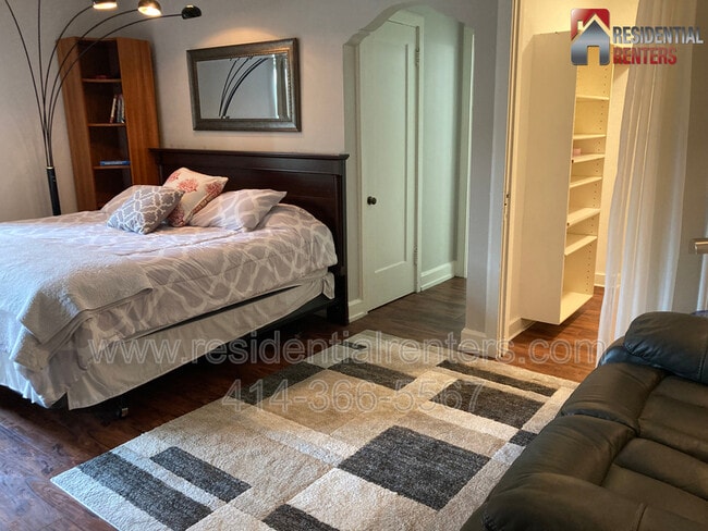 Building Photo - 1028 E Juneau Ave Unit 209