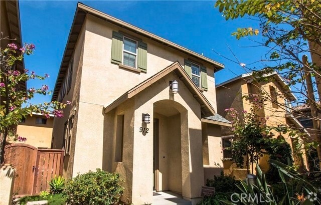 Building Photo - 912 N Alameda Ave Rental