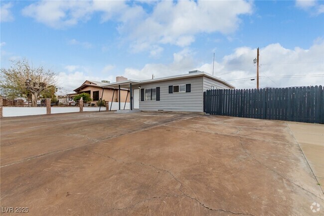 Building Photo - 14 Nevada Way Rental