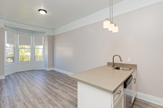 Photo - 337-341 Georgia St