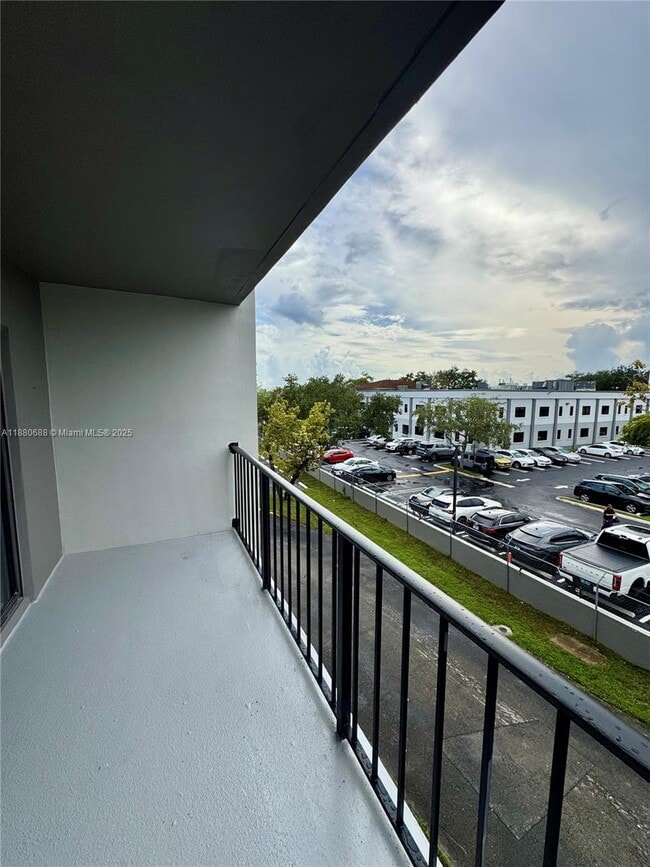 Photo - 10431 N Kendall Dr Unit D312