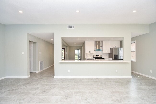 Photo - 5850 Duxbury St