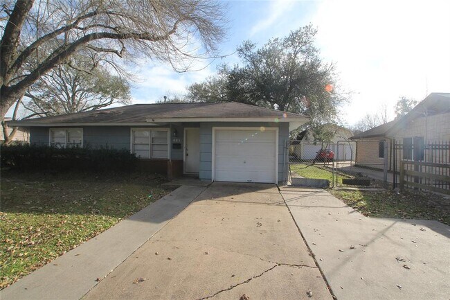 Photo - 421 20th Ave N House