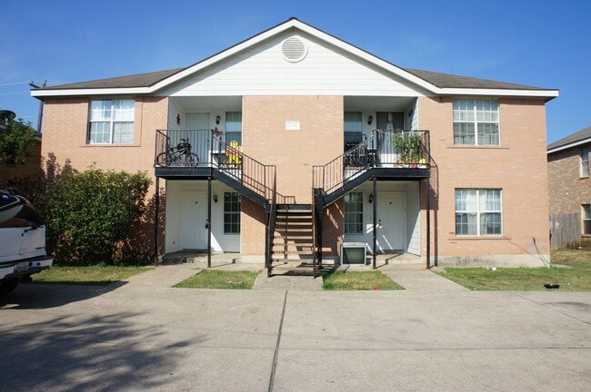 Building Photo - 2204 Katy Ln Unit D