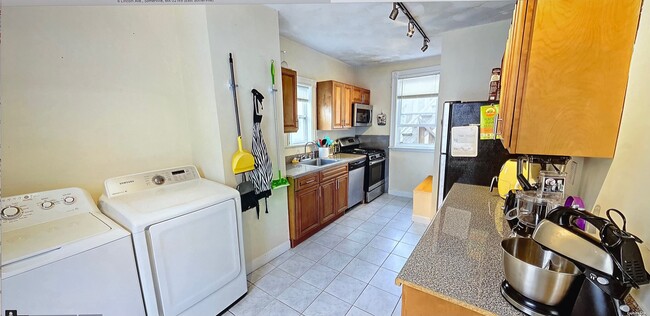 Building Photo - 6 Lincoln Ave Unit 1