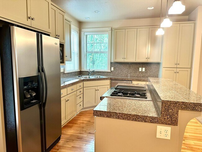 Photo - Luxury Living Near Valley River!