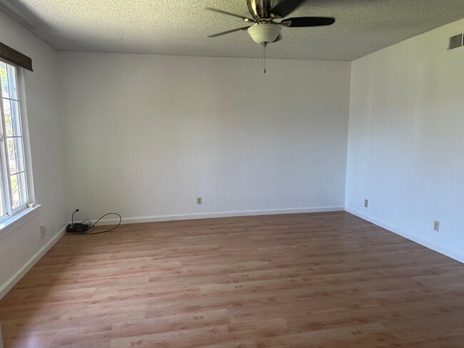 Photo - 115 Azalea Ct