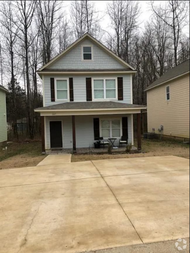 Building Photo - 3 Bed/2.5 Bath Rental