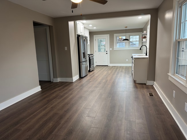 Photo - 515 E 9th St