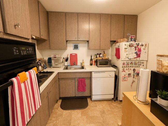 Photo - 132 Chiswick Rd Unit 1B