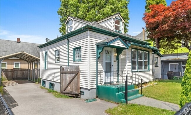 Building Photo - 1810 8th St Rental