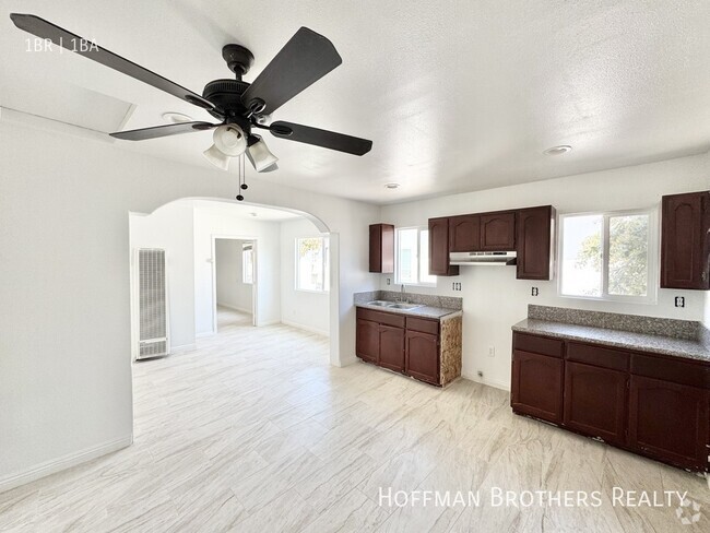 Building Photo - 2545 Santa Ana St Unit 1/2 Rental