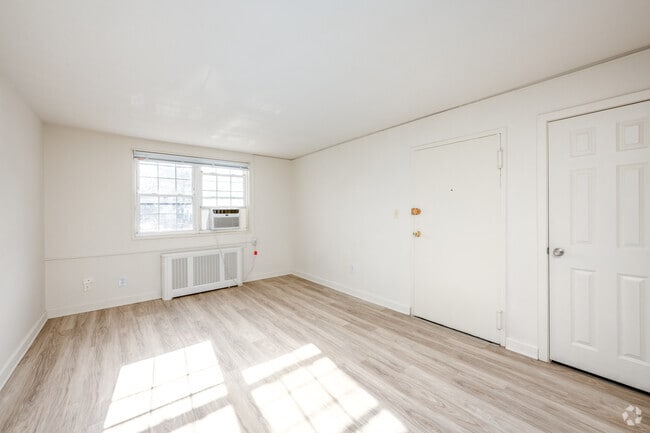 1BR, 1BA - 519SF - Living Room