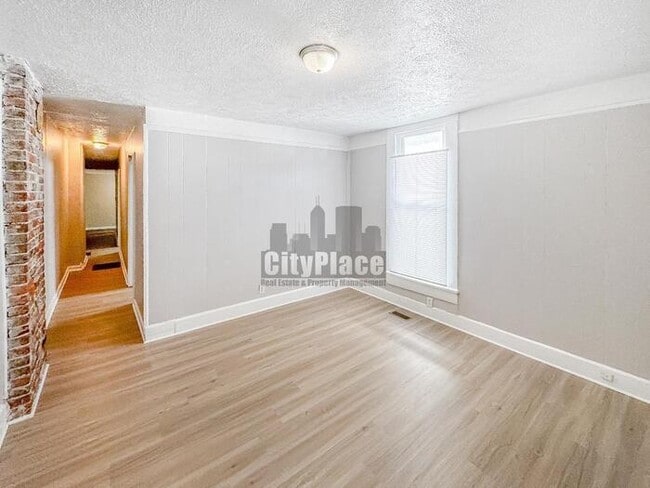 Photo - 1319 W 27th St