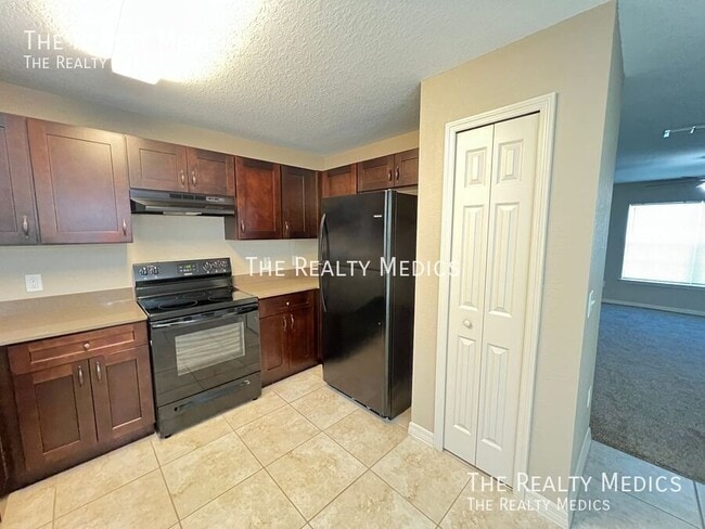 Photo - 16147 SW 17th Ave