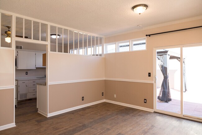 Photo - 398 SW 12th St