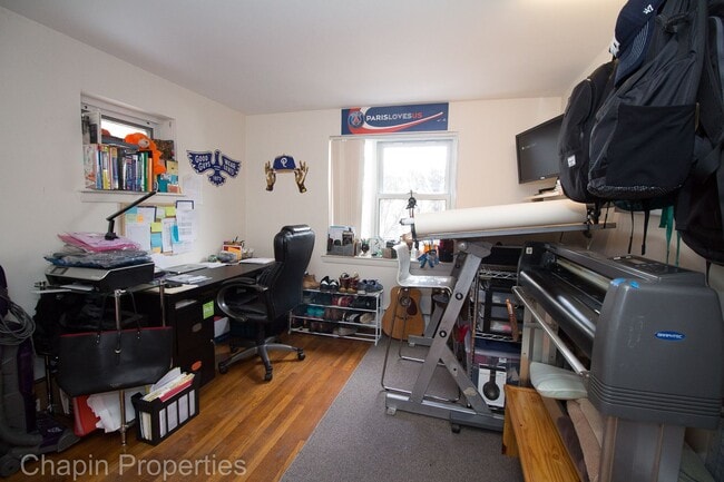 Photo - 2Br/1Bth, Great location, quiet area, Laundry in building