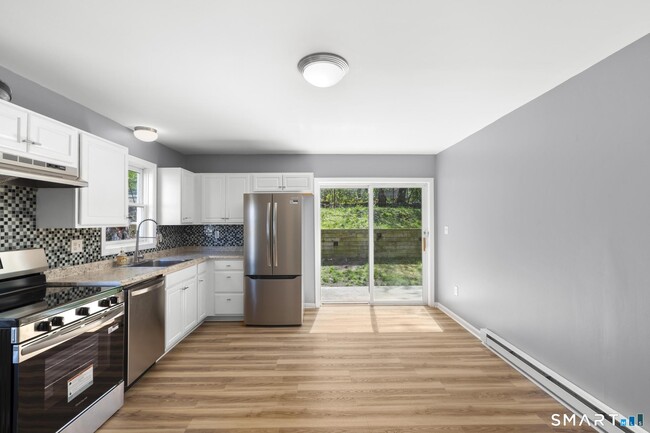 Building Photo - 100 Meriden Rd Unit A