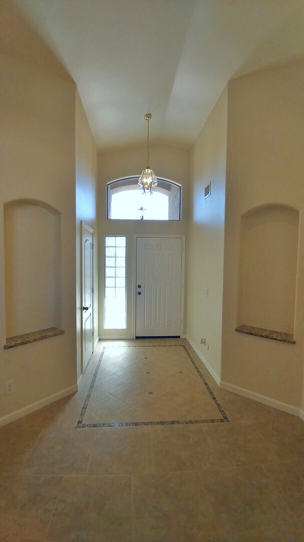 1004 W Dexter Way