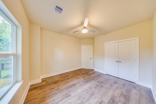 Building Photo - 10512 Exeter St Rental