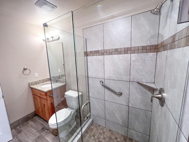Photo - 1060 Louis St