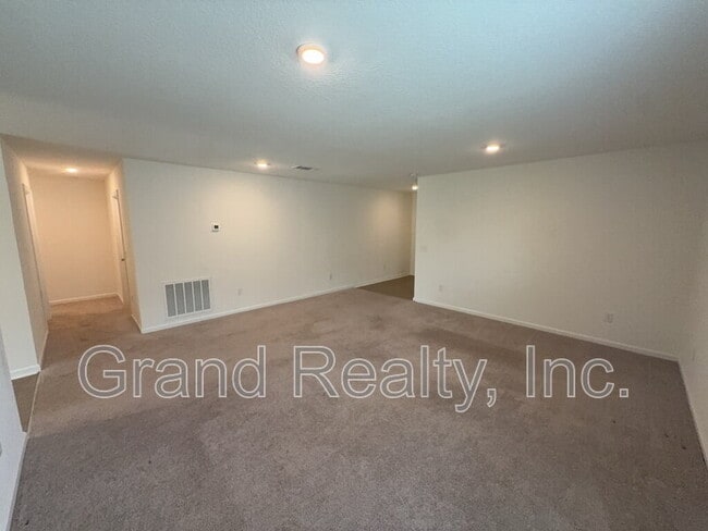 Photo - 4360 Jitterbug St