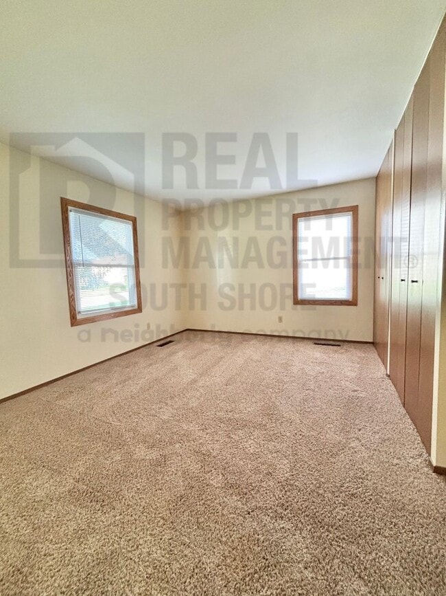 Photo - 555 Meadow Ln