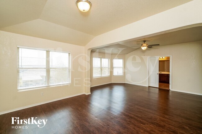 Photo - 2546 Just My Style