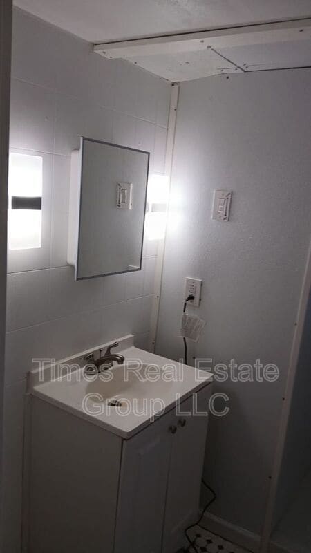 Photo - 1994 Creek Rd