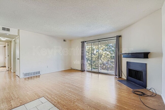 Building Photo - 12162 Melody Dr Unit 304